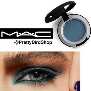 MAC GOOD JEANS eyeshadow NIB Powder Kiss